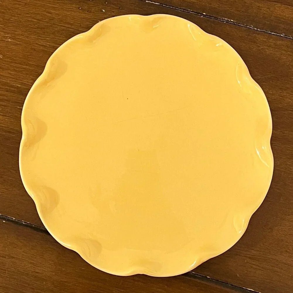 Williams Sonoma Scallop Edge Plate Light Yellow 8 inches NEW Dishwasher Safe